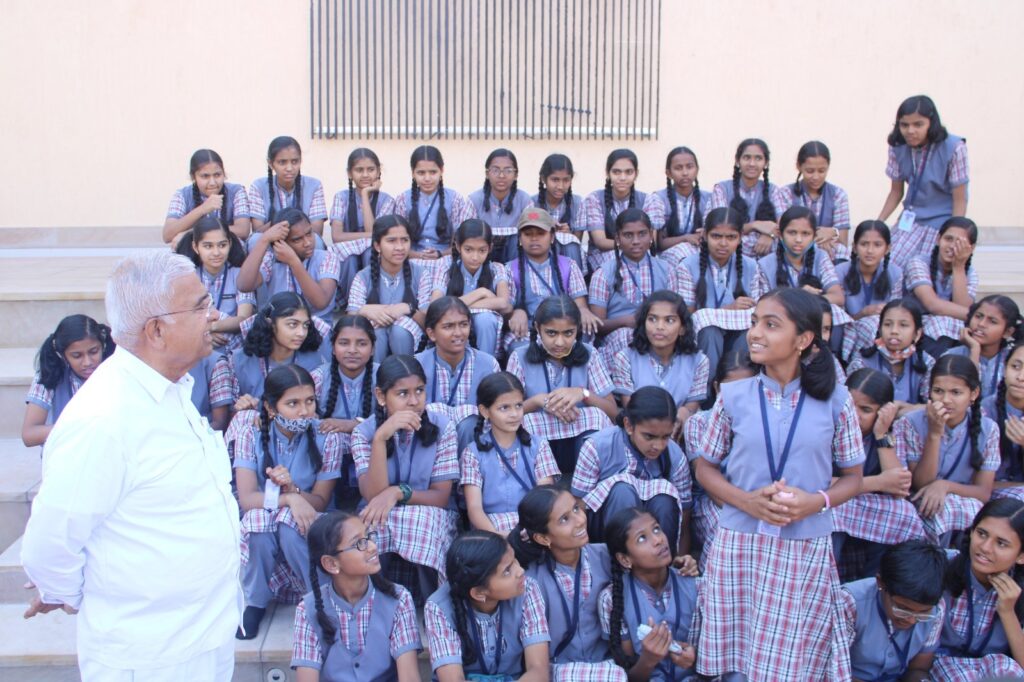 Arun Lad with Students
